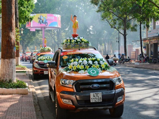 Đắk Lắk: Chùm ảnh diễu hành xe hoa kính mừng Phật đản PL 2566 